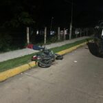 Muere motociclista tras presunto derrape en calles del centro de Jáltipan