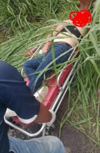 GOLPEAN Y DEJAN TIRADA A MUJER EN AUTOPISTA COSOLEACAQUE